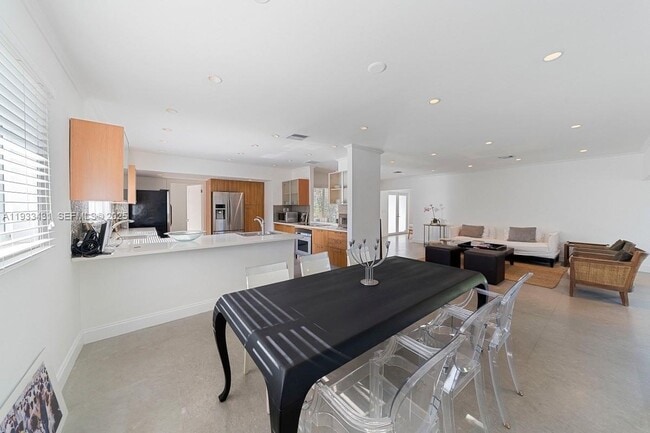 Building Photo - 1230 96th St