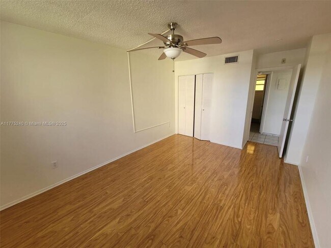Building Photo - 2 bedroom in North Miami Beach FL 33162