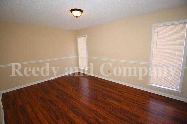 Building Photo - 3340 Morningview Dr