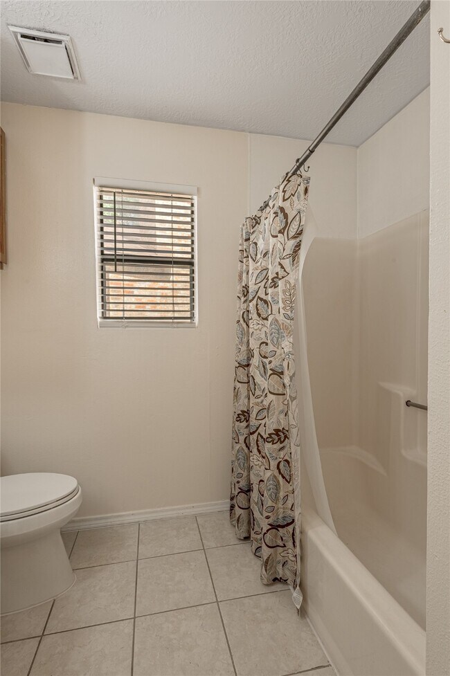 Building Photo - 2521 Crosstimbers Dr