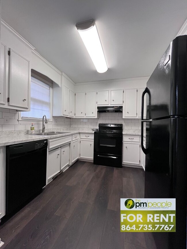 Building Photo - Excellent Location! 4/2.5 Townhome Available!