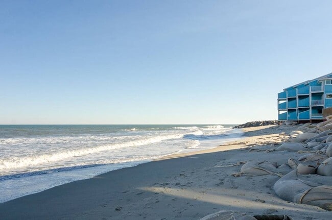 Building Photo - 1437 Fort Fisher Blvd S