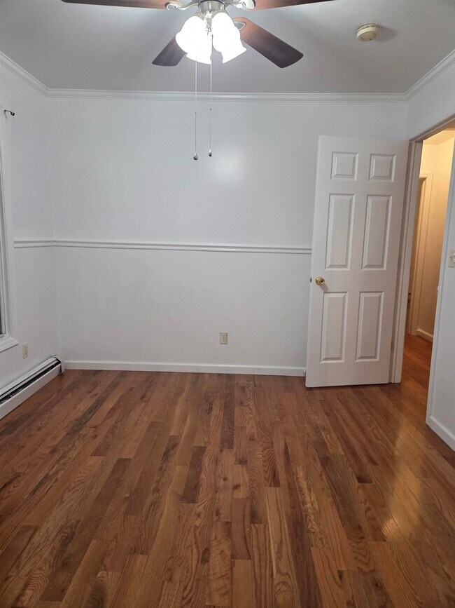 Building Photo - 703 Garfield Ave