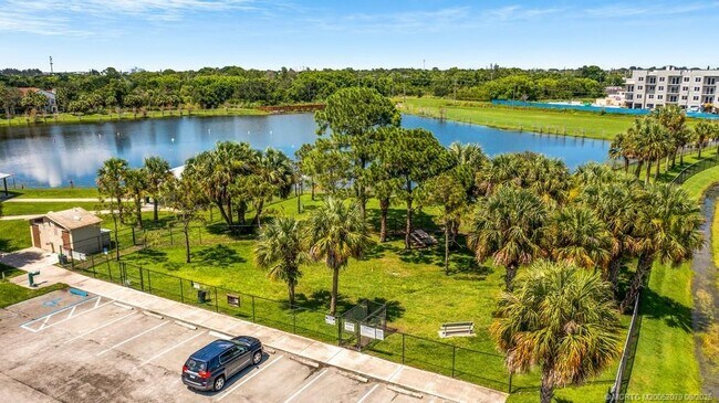 Building Photo - 373 SE Sea Hunt Way