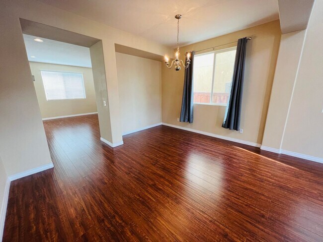 Building Photo - Beautiful 4 Bedroom home