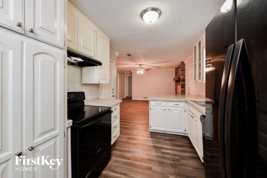 Building Photo - 612 Mesa Dr