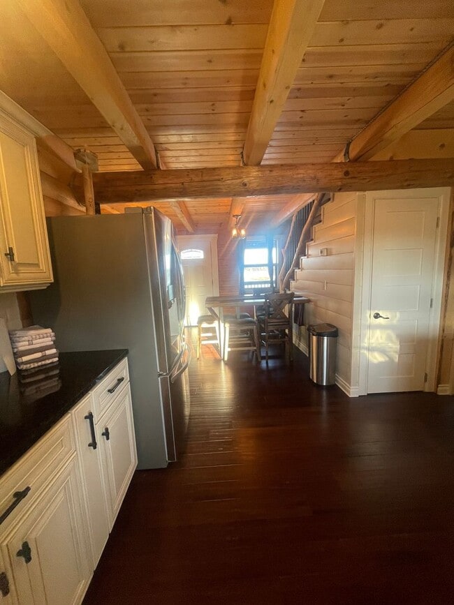 Building Photo - Amazing custom built Alaskan Log home acro...