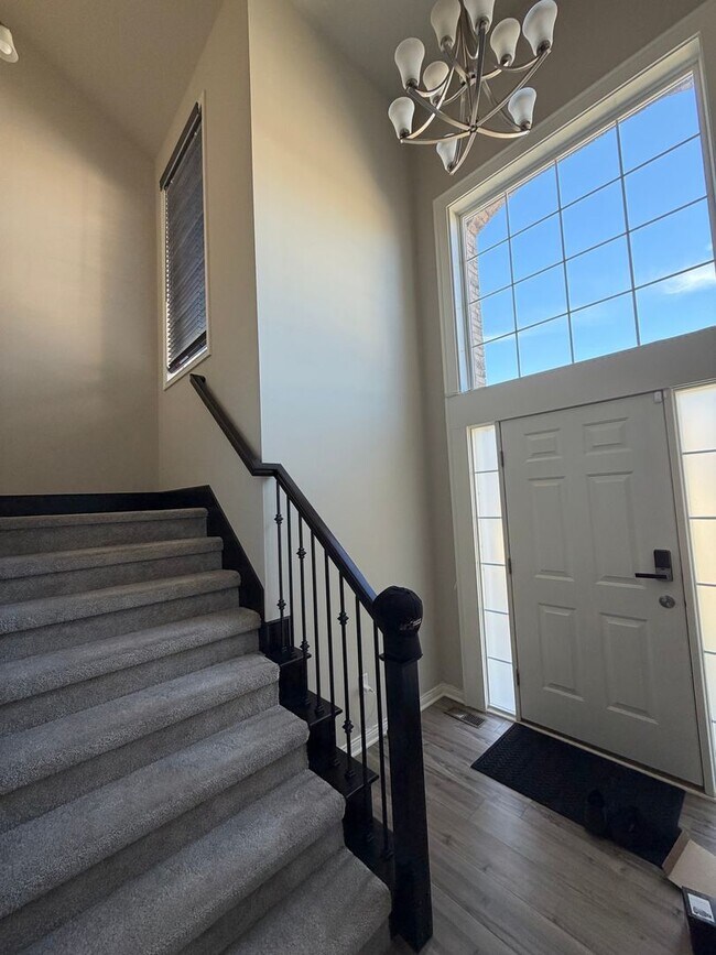 Building Photo - 13776 Grandeur Ave