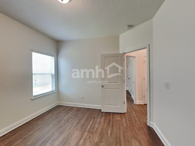 Building Photo - 898 Sunny Stroll Dr