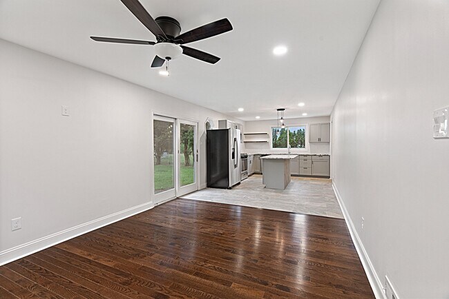 Building Photo - 409 Maiden Ln