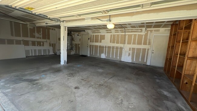Building Photo - West Palmdale Home