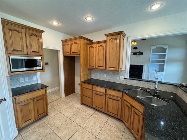 Building Photo - 407 Lyndal Ln