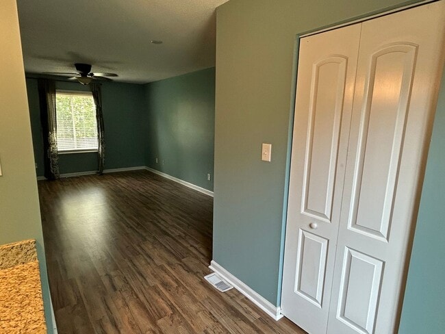 Building Photo - Wonderful 4 bed, 2.5 bath Single Family Ho...