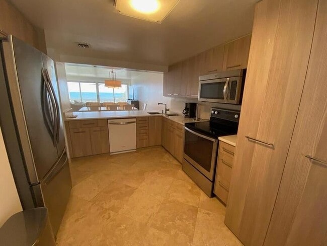 Building Photo - 2000 S Ocean Dr