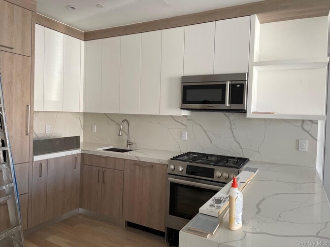 Building Photo - 19-14 21st Rd