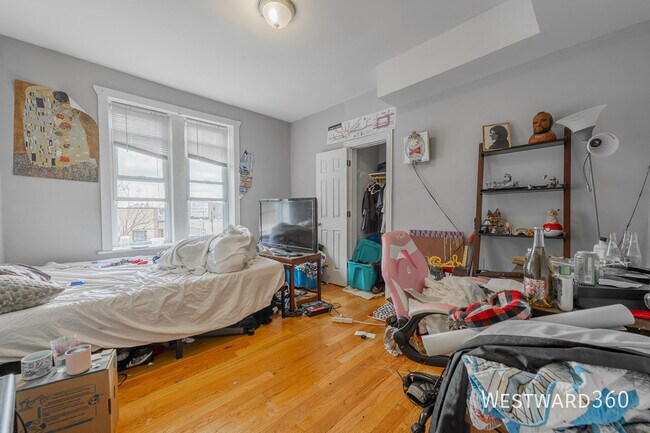Building Photo - 3025 W Diversey-3