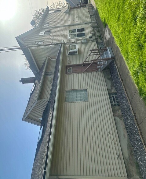 Building Photo - 1815 W 47th St