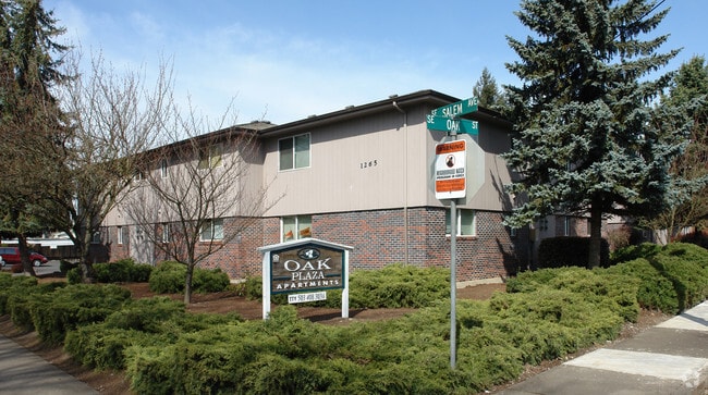 Building Photo - 0127-01 Oak Plaza
