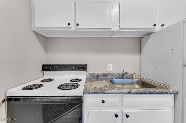 Building Photo - 1415 Wyandotte Ave