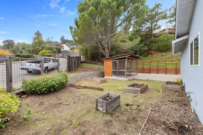 Building Photo - 700 Tamarack Dr