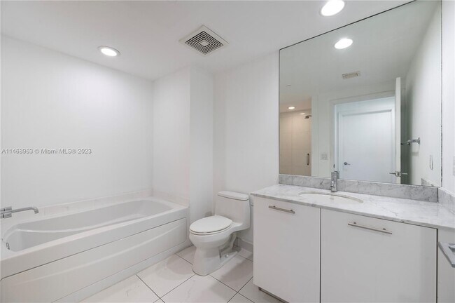 Building Photo - 55 SE 6th St