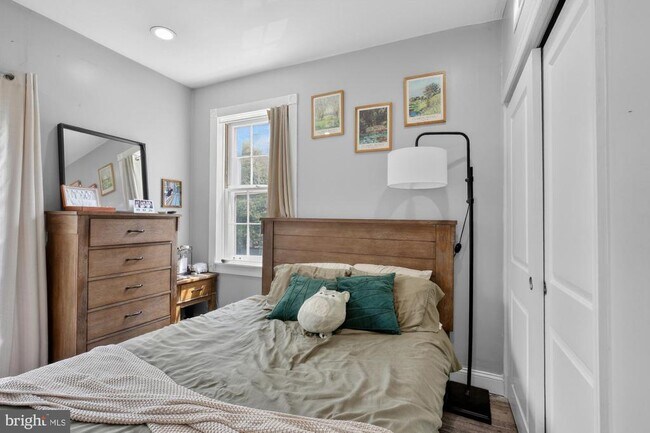 Building Photo - 927 Clinton St