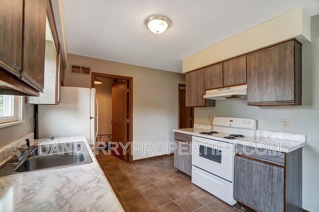 Building Photo - 3602 Willow Run Dr