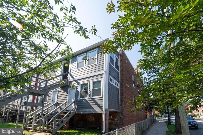 Primary Photo - Move In Ready 2 BD 1 BA close to Metro, Sh...