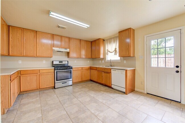 Building Photo - 6422 Mildenhall Ct