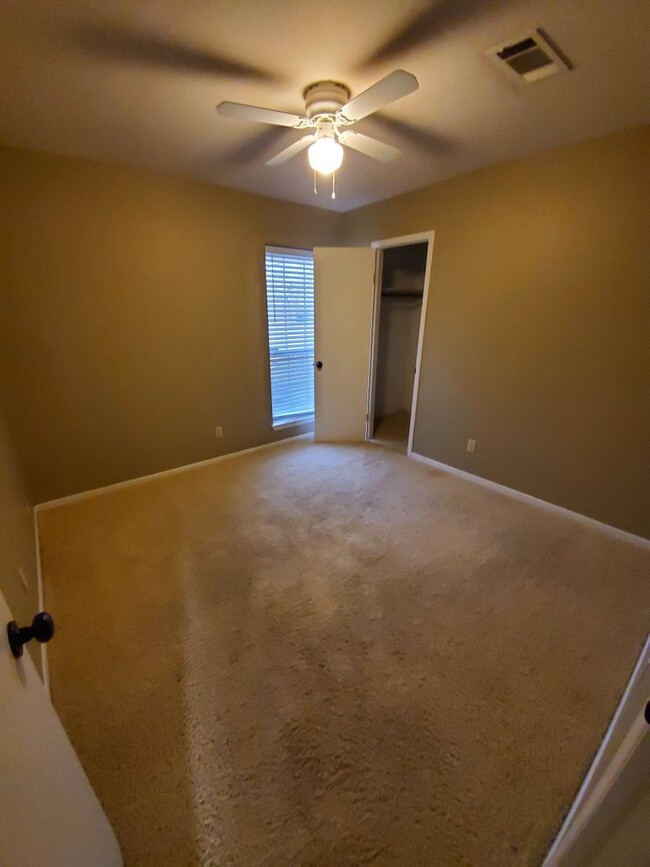 Building Photo - College Station - 3 Bedrooms / 2 bath Hous...