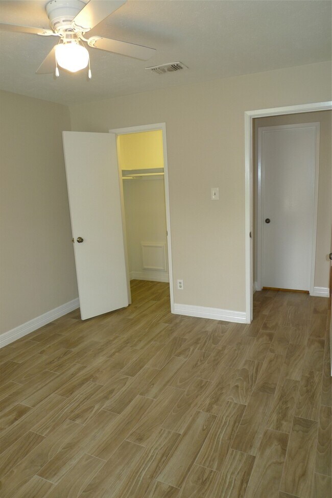 Building Photo - 14223 Whitecross Dr