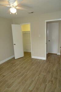 Building Photo - 14223 Whitecross Dr
