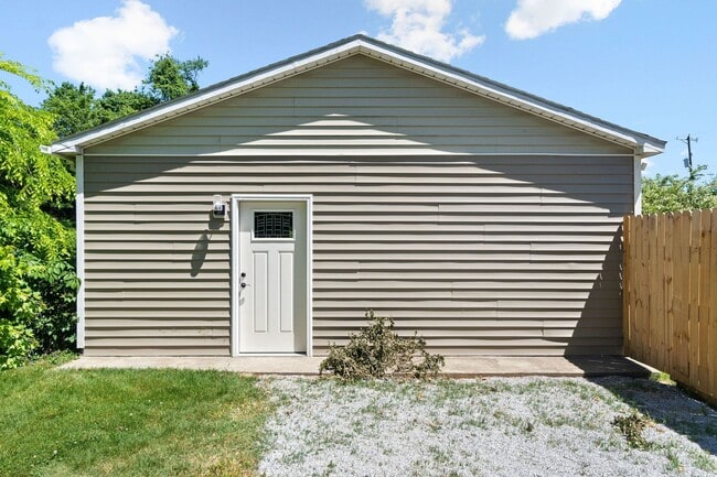 Building Photo - 478 Thompkins Ln