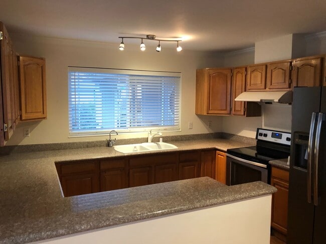 Building Photo - Lovely 3 bedroom House in G Section of Rohnert Park Available Soon!