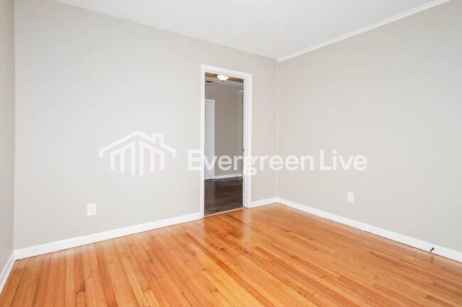 Building Photo - 3174 Beauchamp Dr