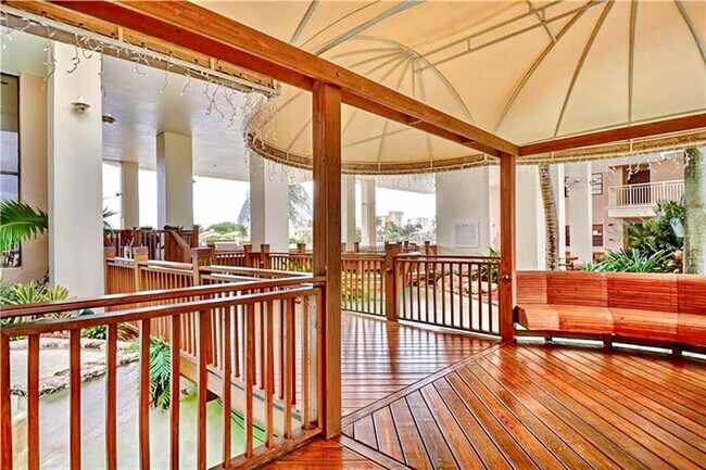 Building Photo - 3100 NE 48th St