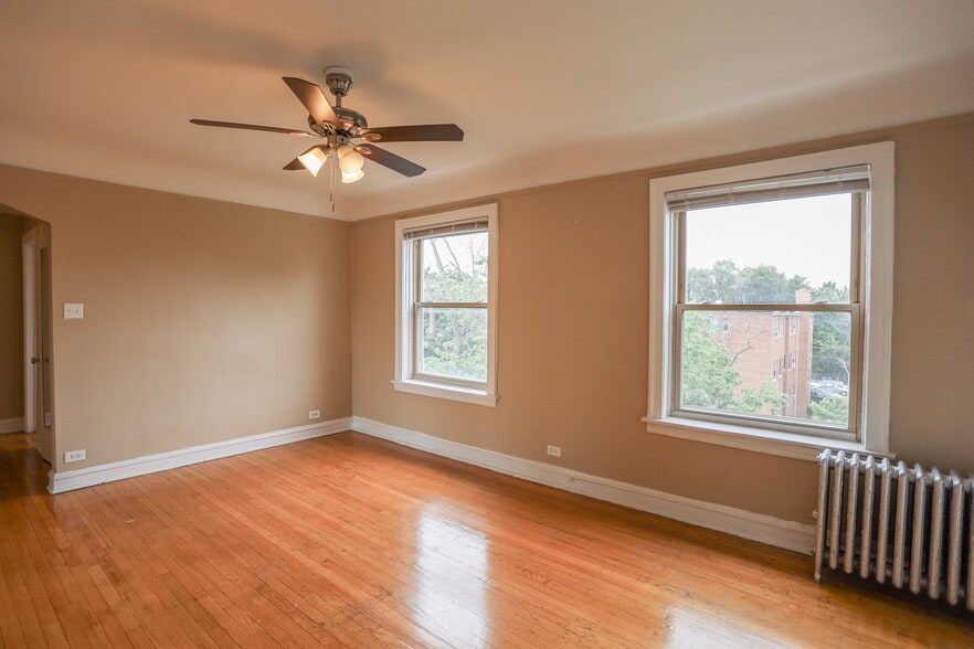 Building Photo - 2234 W Farwell Ave