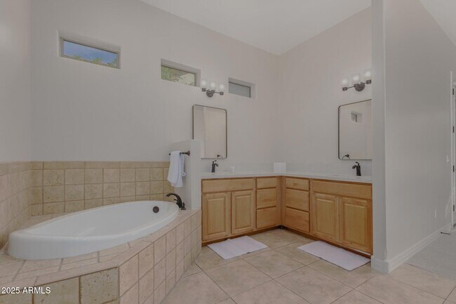 Building Photo - 4213 E Edgemont Ave