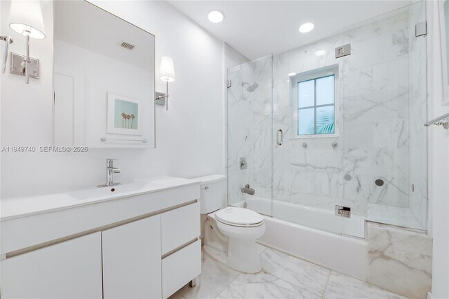 Building Photo - 512 Majorca Ave