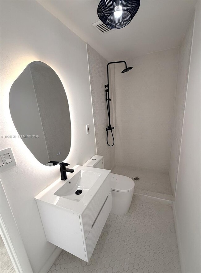 Building Photo - 605 Euclid Ave