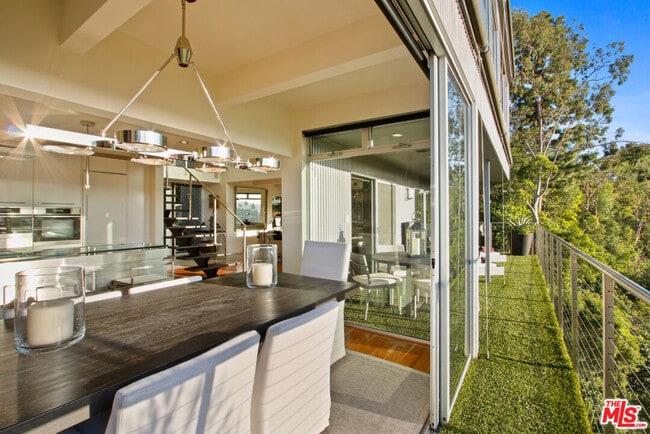 Building Photo - 9416 Beverlycrest Dr