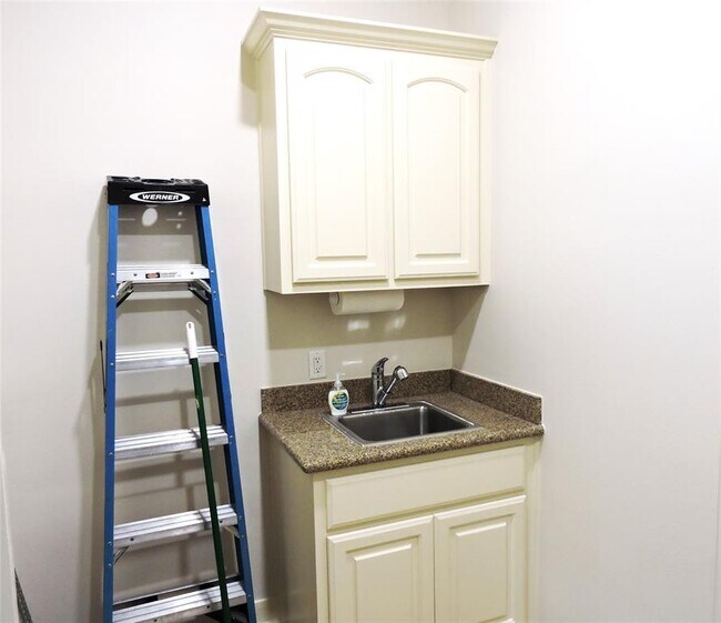 Building Photo - 14 Sweetwater Ct