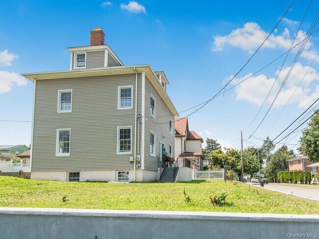 Building Photo - 70 Normandy Rd