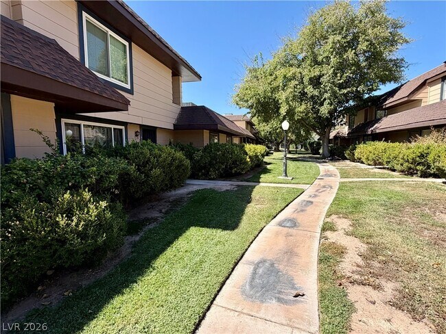 Building Photo - 6122 Meadow View Ln