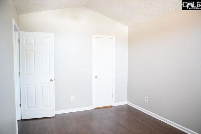 Building Photo - 33 Oak Lake Ct