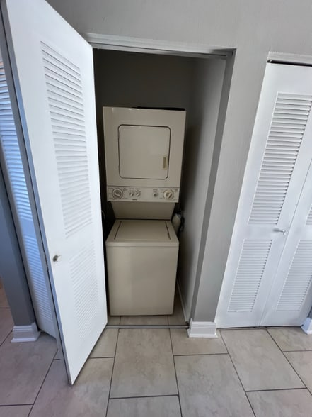 Building Photo - 5200 NW 31st Ave