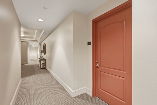 Building Photo - 2-bed, 2-bath condo in secure building with private laundry and city views