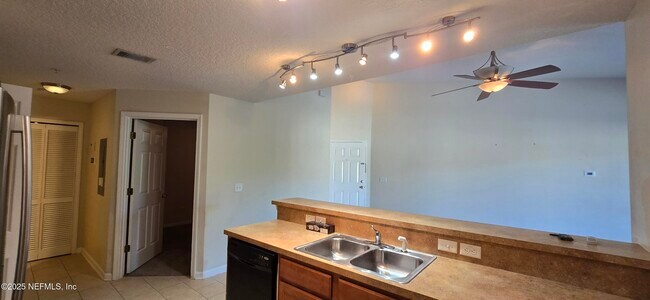 Building Photo - 3700 Kirkpatrick Cir