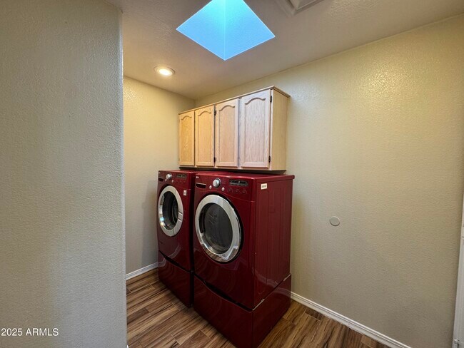 Building Photo - 5825 E Nisbet Rd