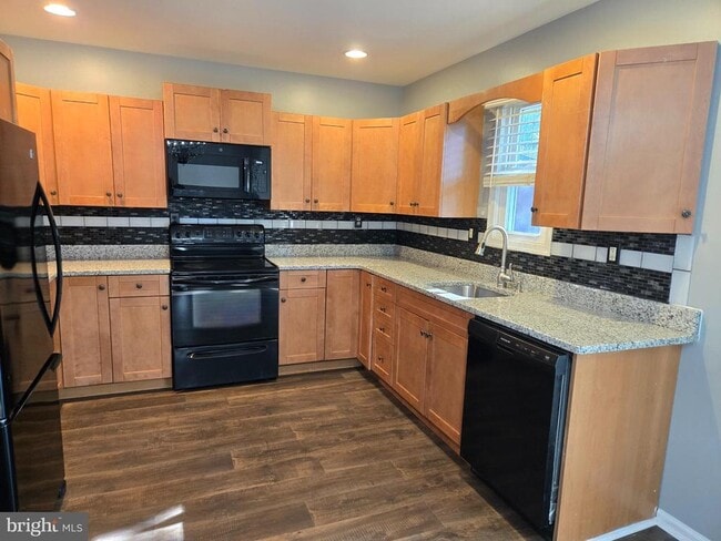 Building Photo - 36 Gatehouse Ln